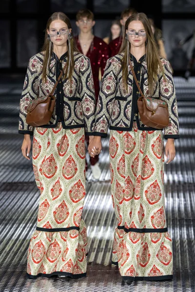 Look 34